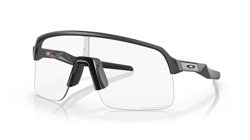 Oakley OO9463 Sutro Lite Sunglasses, Matte Carbon Frame, Clear Photochromic Lens, 39, OO9463-946345-39