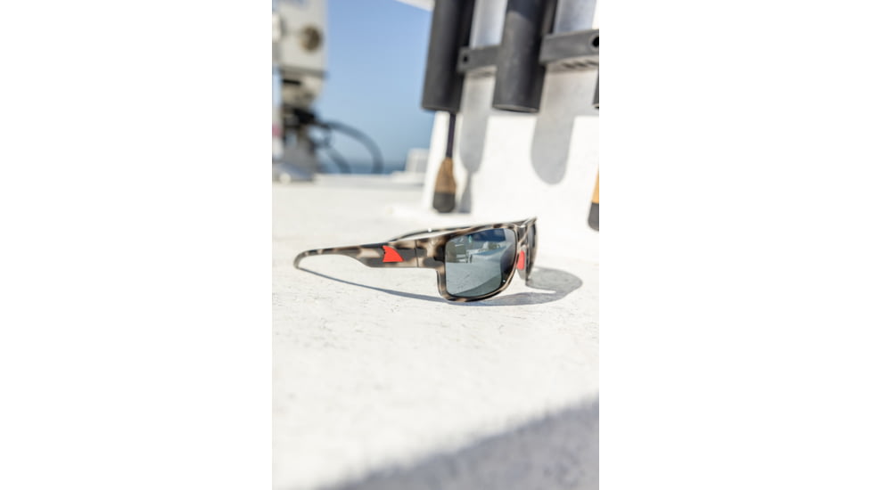 Redfin Polarized Sanibel Sunglasses, Black Tortoise Frame, Dark Shad Mirror Polarized Lens, One Size, 1404